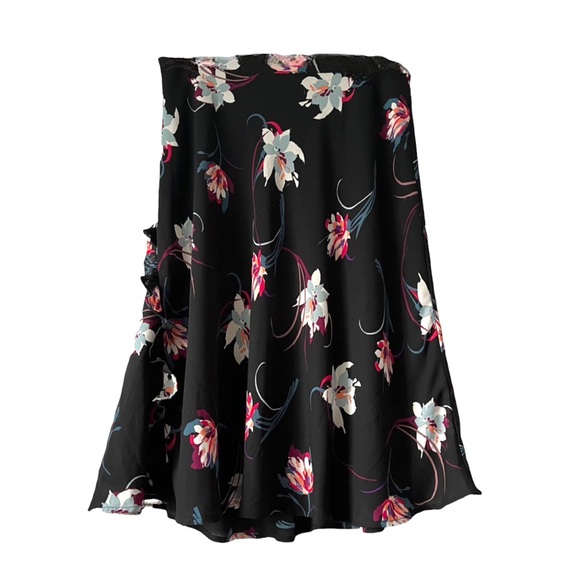 Vintage Gorgeous Black Floral Skirt - Elegant & Timeless Style! - Picture 1 of 6